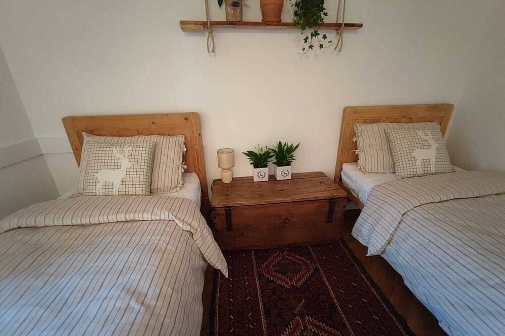 Foto 3 von 30: Farmhouse in typical Trentino style, spacious, elegant, comfortable.