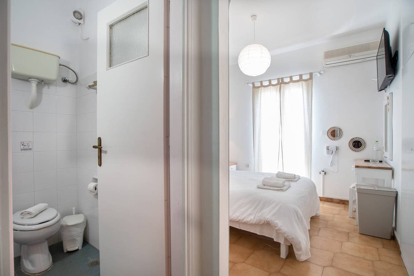 Foto 10 von 45: Einzimmerapartment 'Livadia Seaside Studios 13' mit Gemeinschaftsterrasse, WLAN und Klimaanlage
