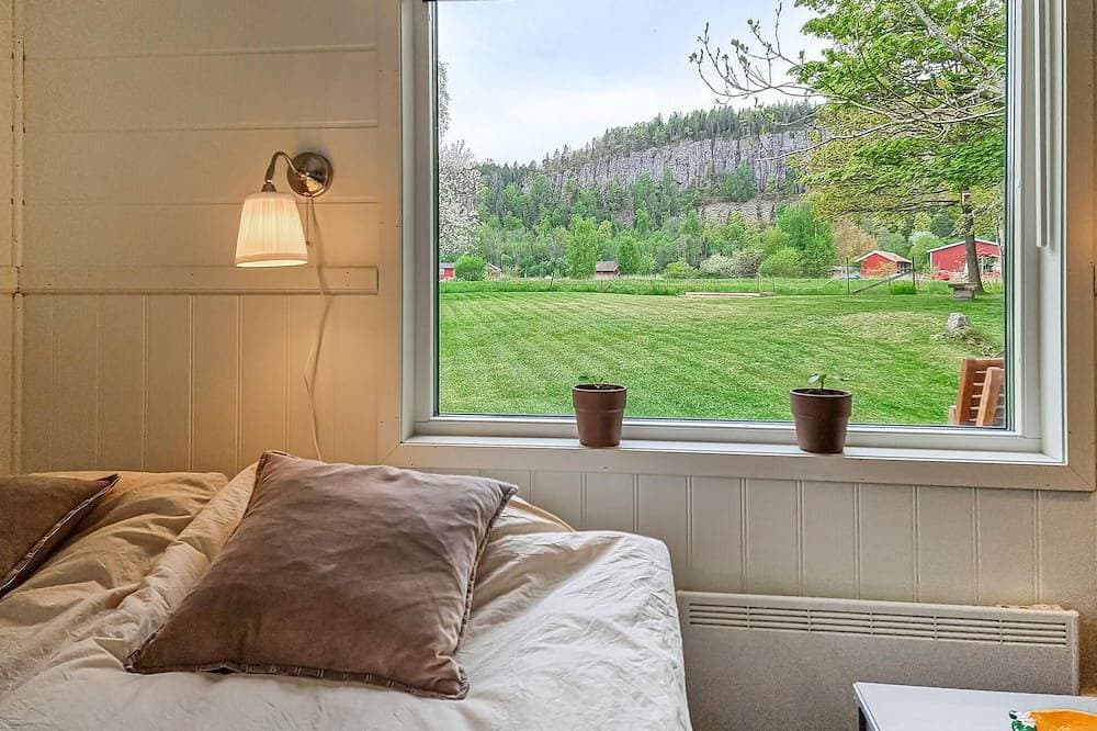 Foto 4 von 23: Nice home in Vänersnäs with house a mountain view
