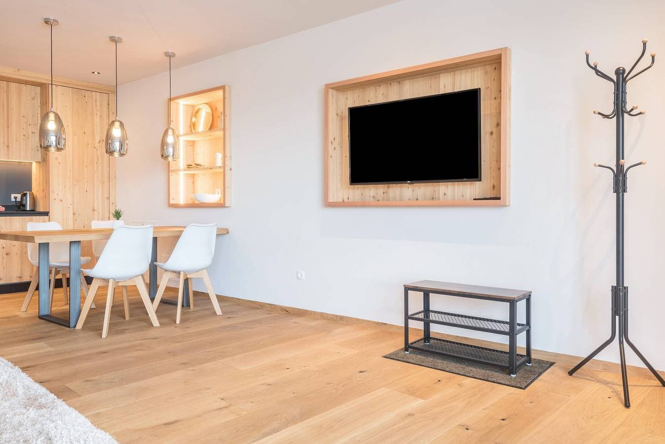 Foto 12 von 34: Schöne Ferienwohnung "Aura Chalets No 2" mit Bergblick, WLAN & Garten