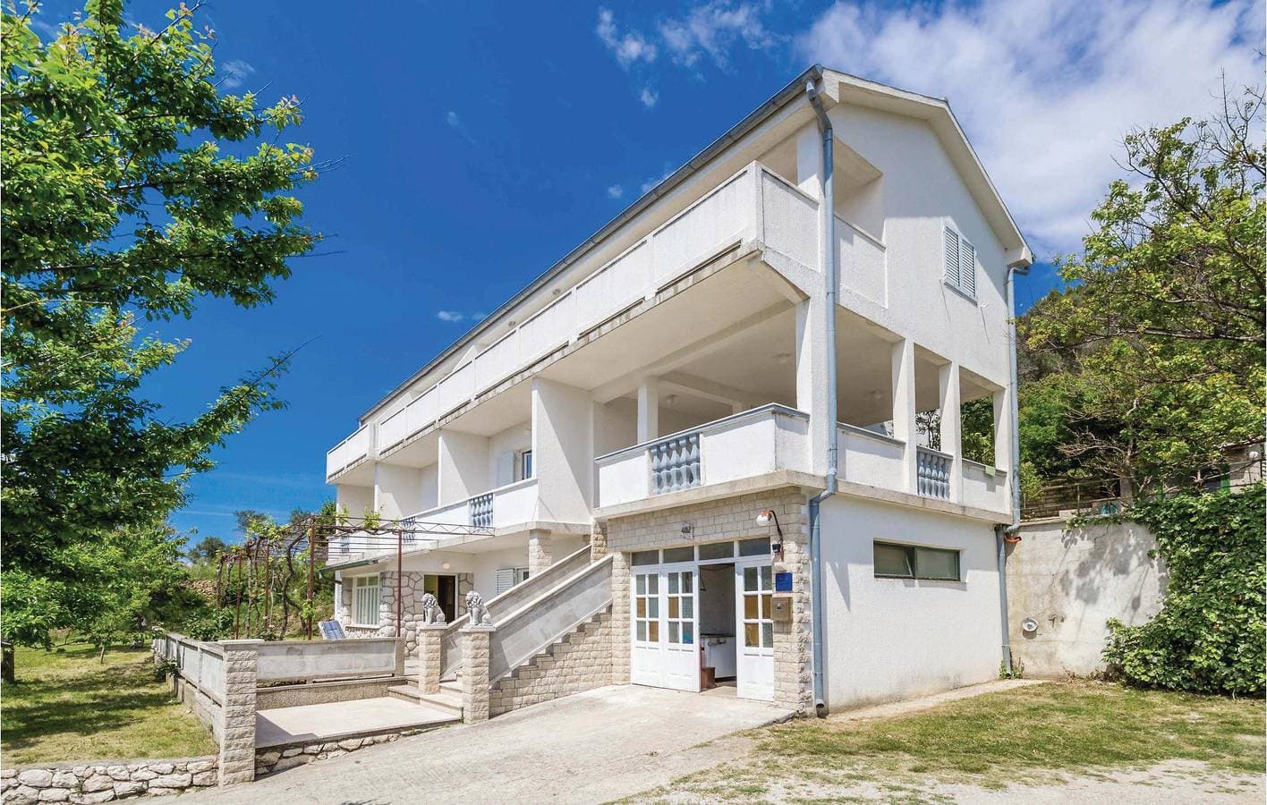 Gemütliche Ferienwohnung mit Meerblick, Terrasse, Parkplatz und WLAN in Supetarska Draga 1