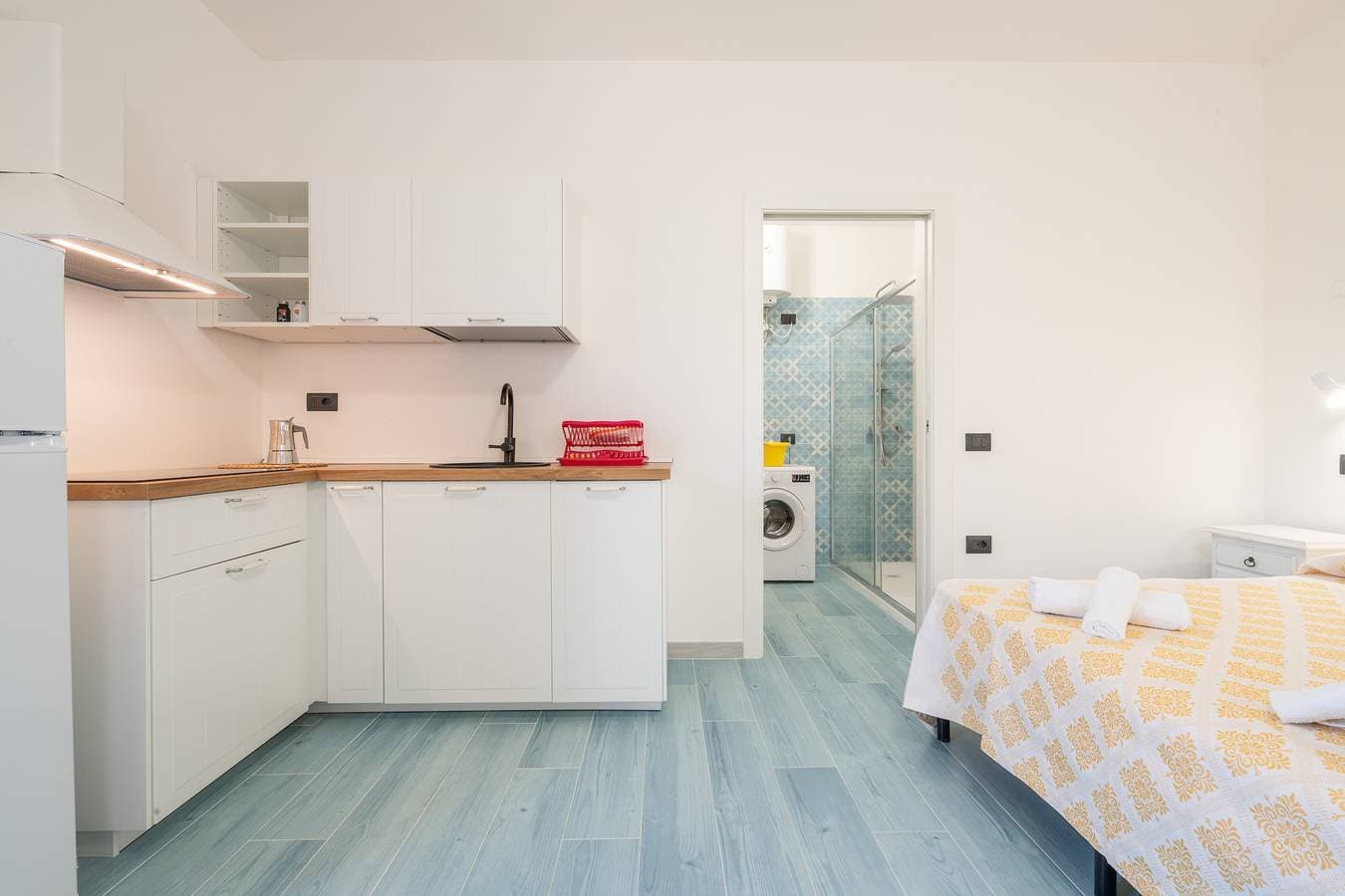 Foto 9 von 27: Einzimmerapartment 'Villa Erica Appartamento Lesley' mit Bergblick, WLAN und Klimaanlage