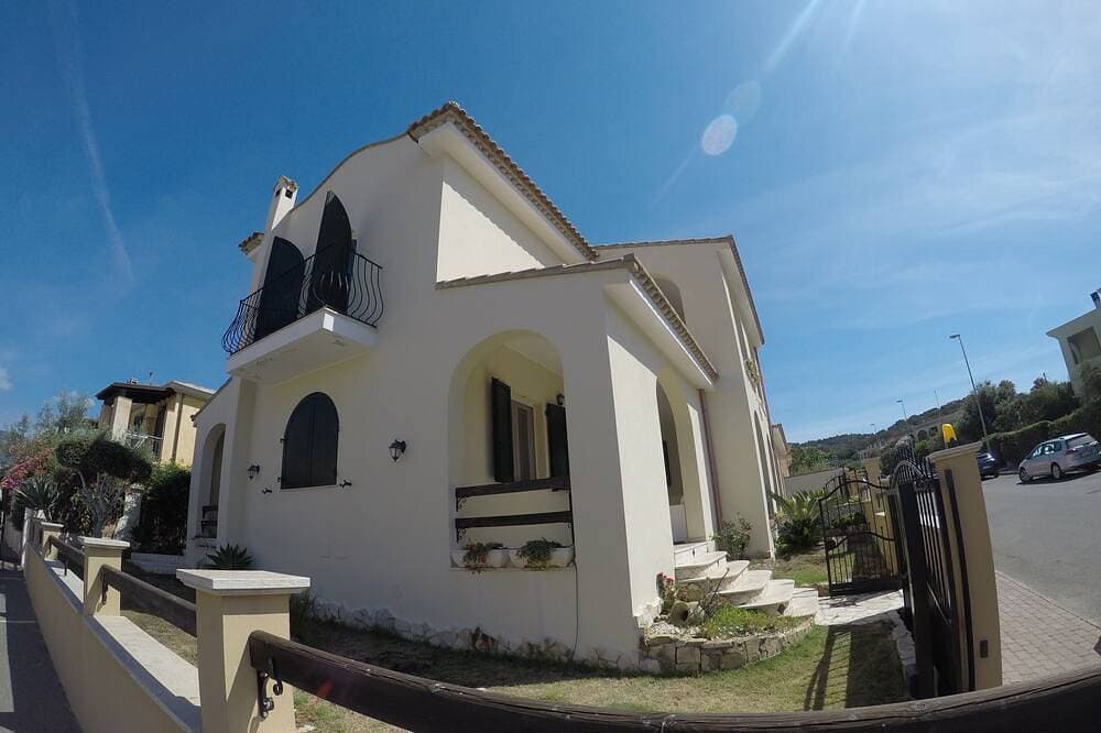 Villa mit Garten in einem kleinen Paradies 1