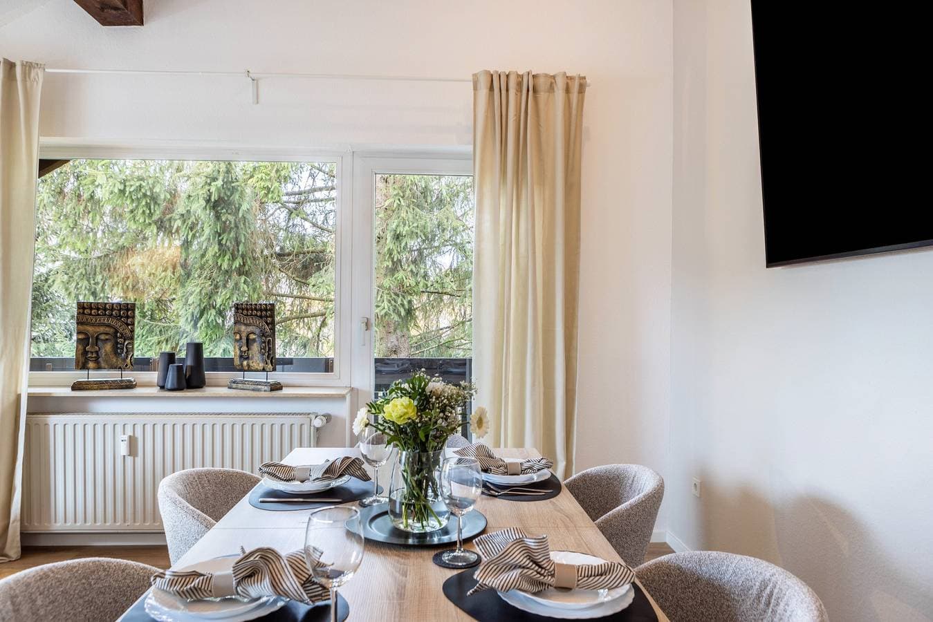 Foto 5 von 29: Ferienhaus 'Skywalk Loft Willingen inkl. Free' mit Bergblick, Balkon und WLAN