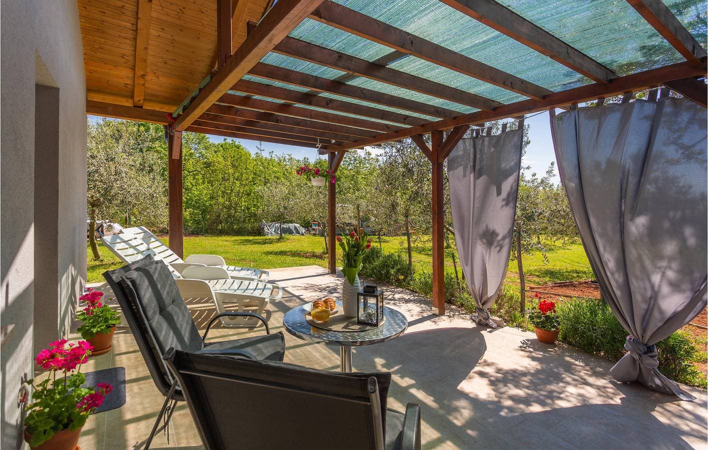 Foto 9 von 22: Gemütliche Ferienwohnung mit Terrasse und Garten, 2,5 km vom Strand entfernt