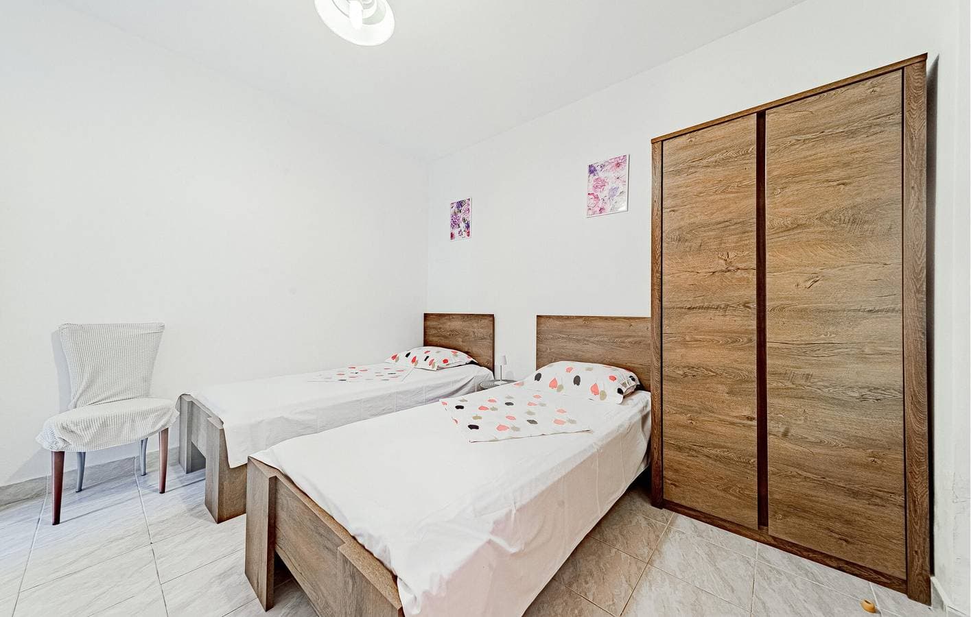 Foto 12 von 25: Gemütliche 2-Zimmer-Wohnung mit Terrasse und Küche, 2 km vom Strand Pavija Luka entfernt
