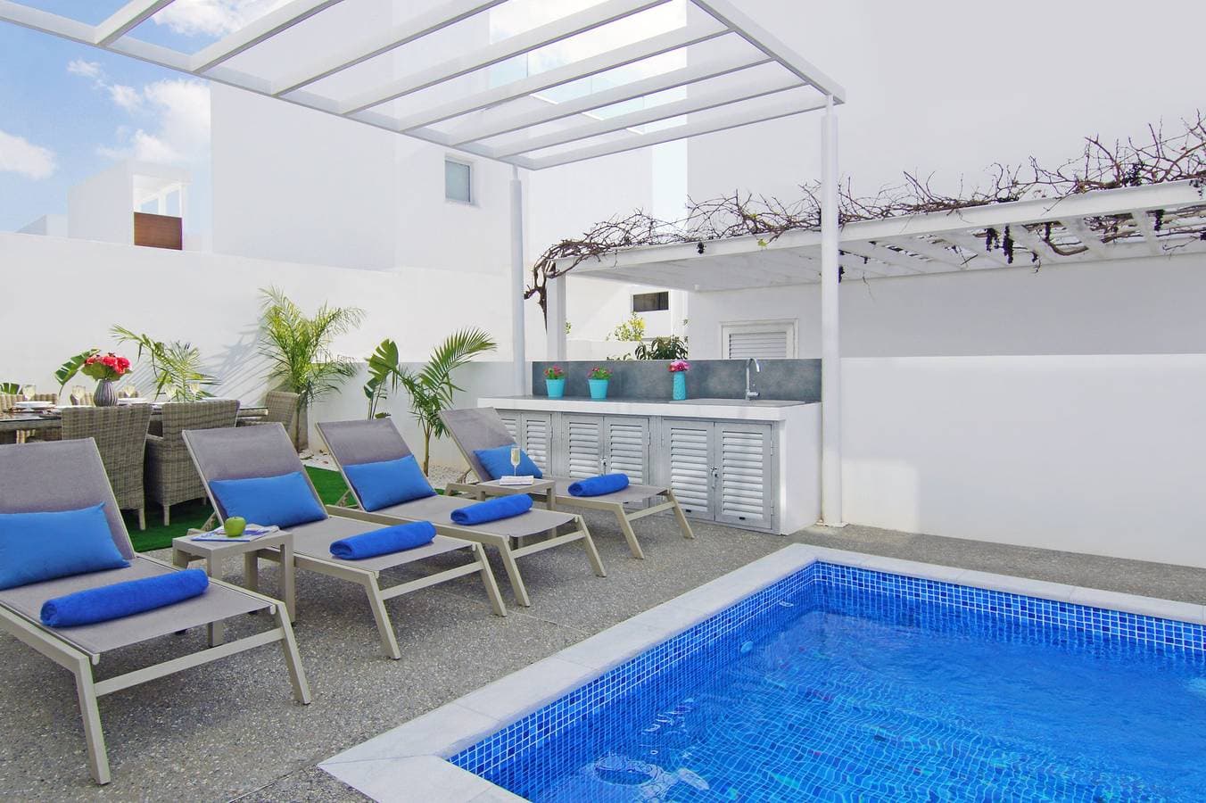 Foto 13 von 43: Villa für 7 Personen mit Balkon