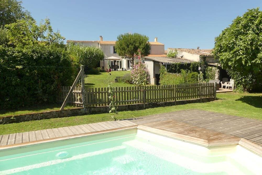Spacious and charming house with pool near Marennes Oléron 1