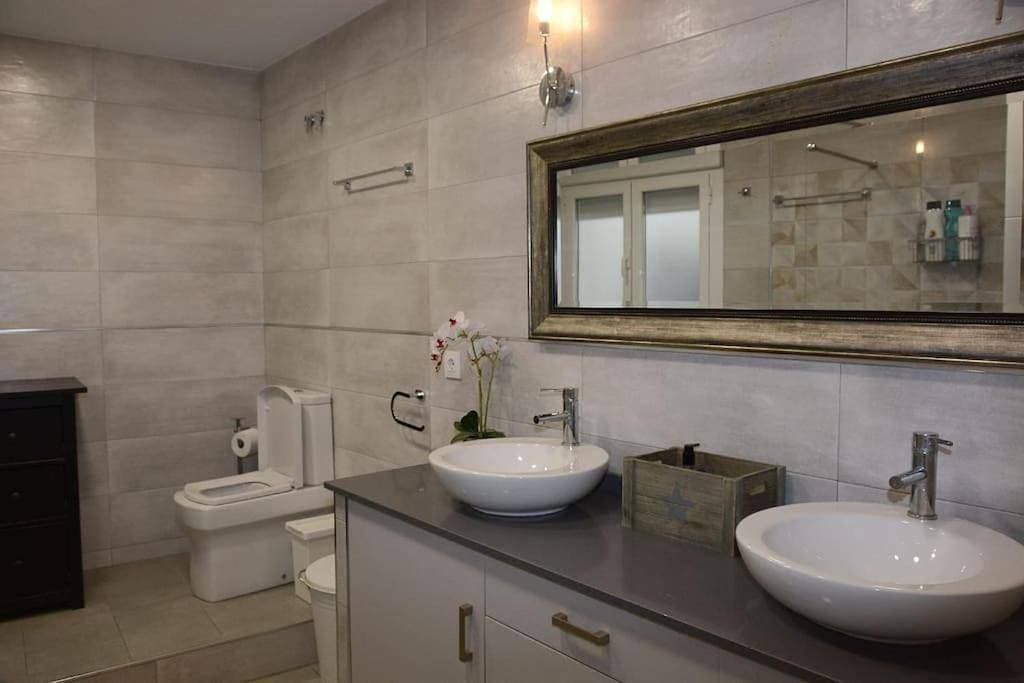 Foto 4 von 42: Three-Bedroom Apartment