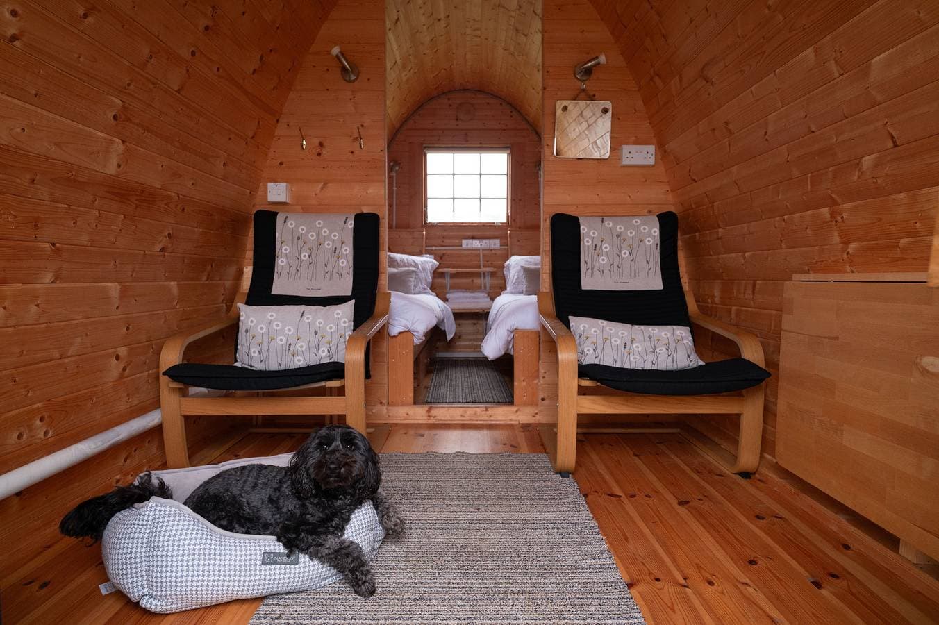 Foto 6 von 11: Blockhütte für 2 Personen mit Terrasse
