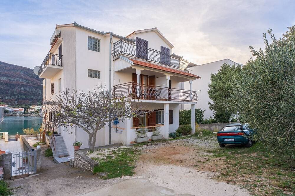 Foto 8 von 13: 1-Zimmer-Ferienwohnung am Strand Grebastica, Sibenik