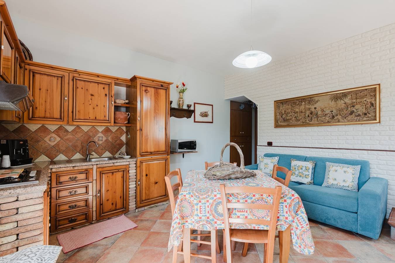 Foto 4 von 27: Apartment 'Casa Vacanze 4 Pileri - Perollo' mit Bergblick, Gemeinschaftspool und WLAN