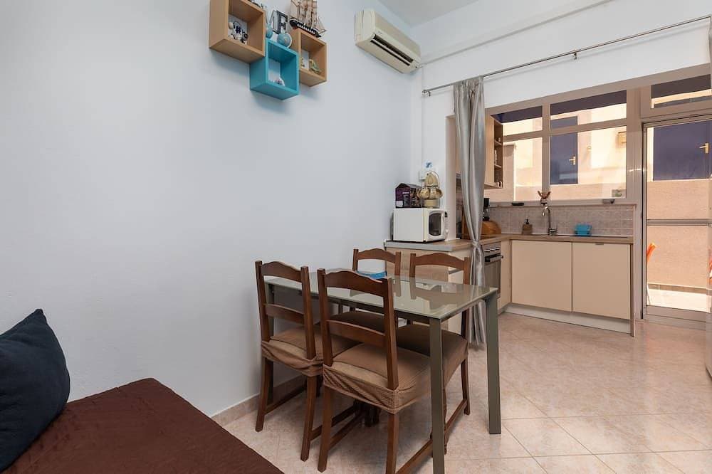 Foto 7 von 13: 2-Zimmer-Ferienwohnung mit Pool am Strand Zavode, Omis