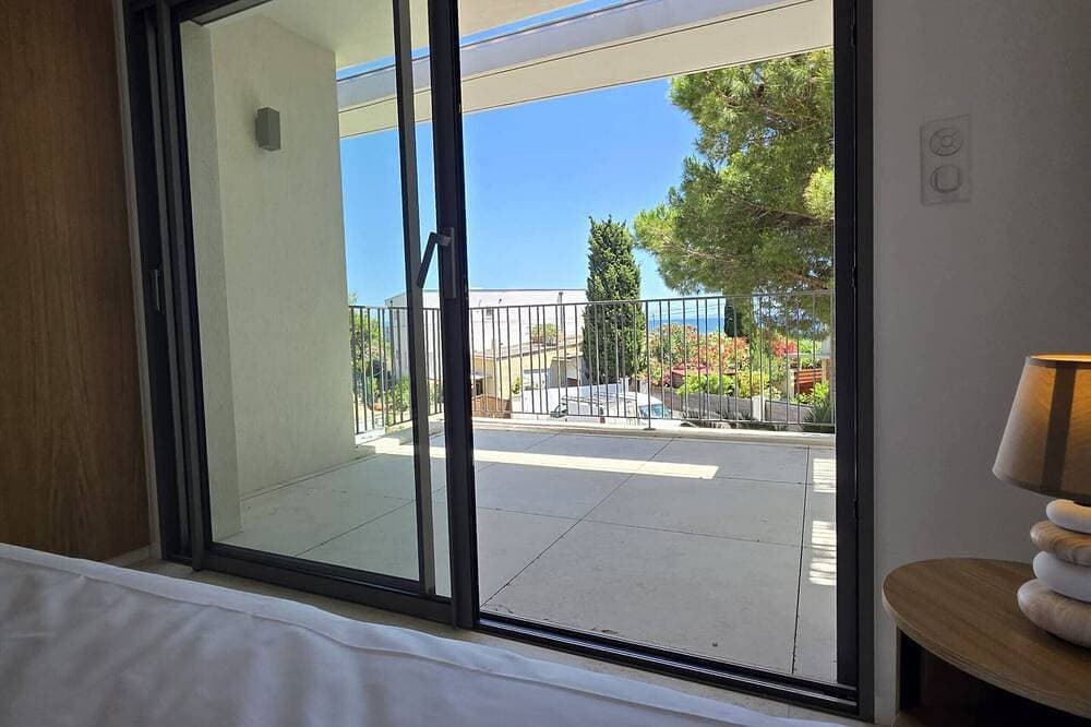 Foto 8 von 30: Elegant new villa just steps from the beach - Air conditioning