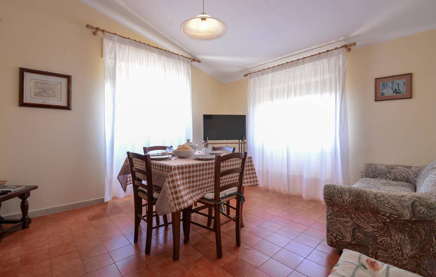 Foto 3 von 13: Gemütliches Apartment mit Terrasse, WiFi und Parkplatz in der Nähe von Restaurants und Fluss