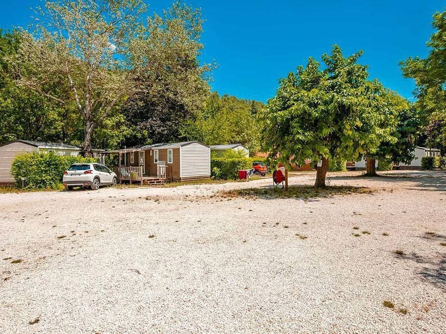 Foto 9 von 28: Flower Camping Les Tomasses - Lodge 5 personen - Lodge Kenya 34 m², 2 Schlafzimmer (4 bis 5 Personen) wifi (1 Gerät) + Terrasse