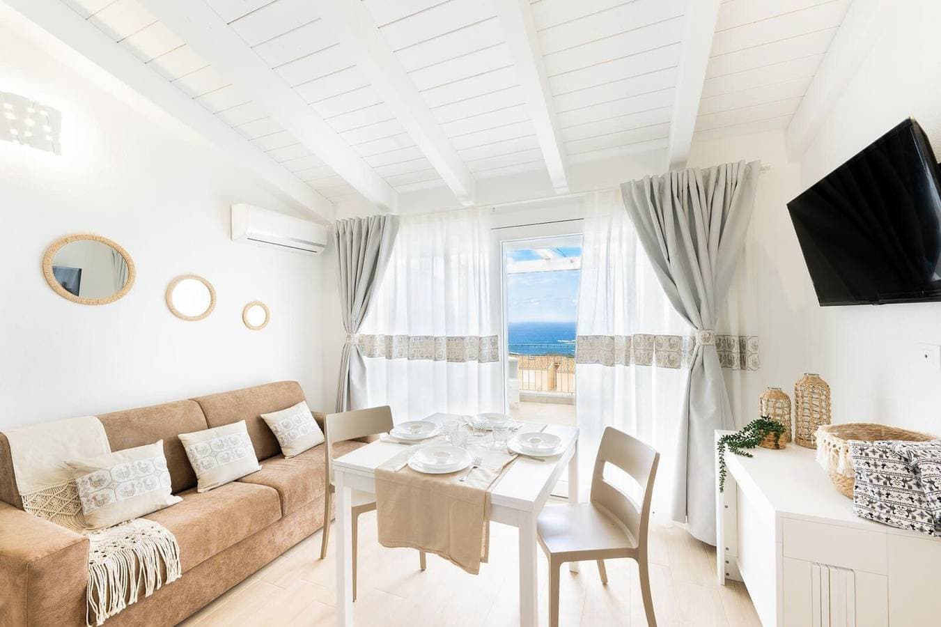 Foto 4 von 34: Bella Vista Paduledda – Modernes Apartment mit Meerblick und großer Terrasse