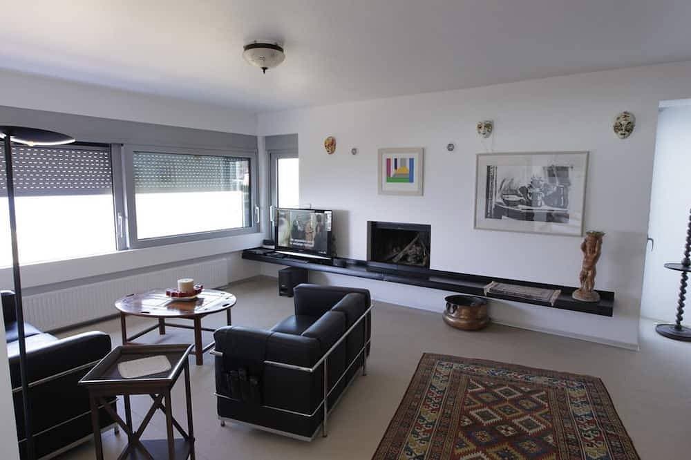 Foto 9 von 28: Spacious - Luxurious Art Villa Meerblick Mit Pool Und Herrlichem Sonnenuntergang!