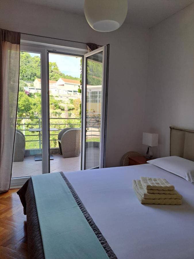 Foto 3 von 10: King Room with Balcony