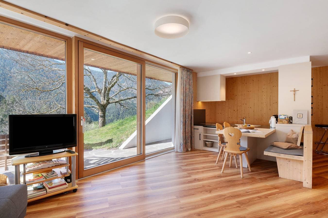 Foto 12 von 41: Chalet „Petrunderhof Herbstparadies“ mit Bergblick, Gemeinschaftsterrasse und WLAN