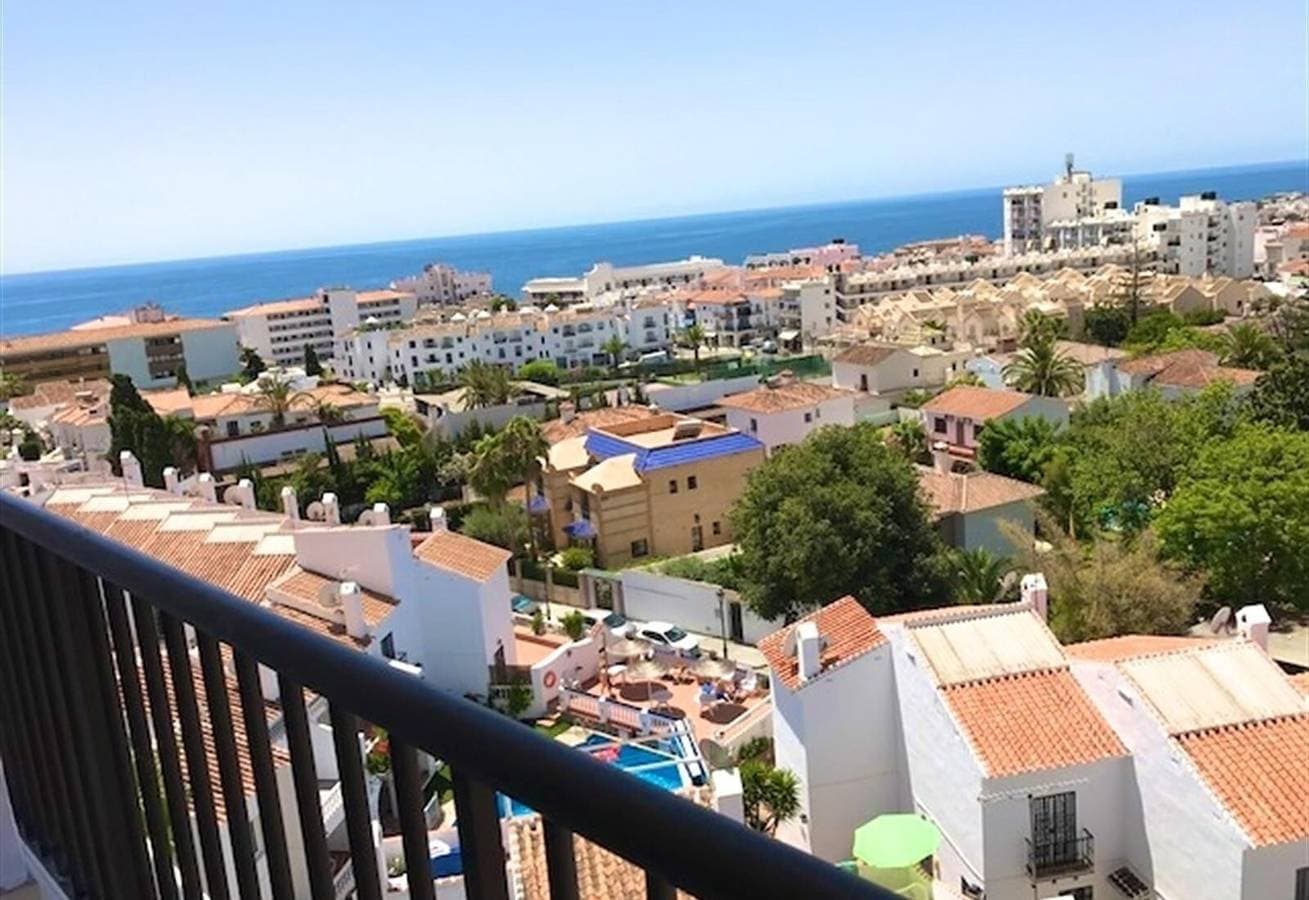 Foto 2 von 15: Wunderschöne Ferienwohnung 'Capri' mit Blick über Nerja und das Meer, Balkon, WLAN und Klimaanlage