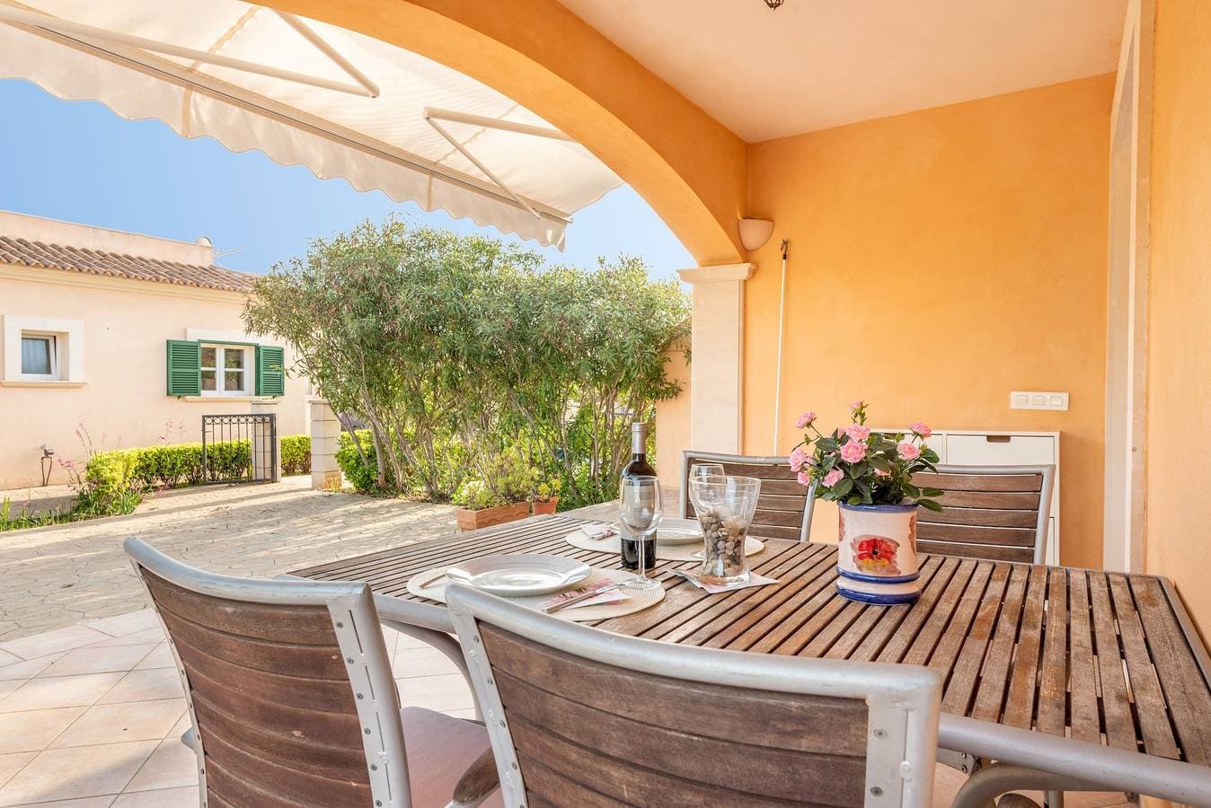 Foto 8 von 41: Gepflegtes Feriendomizil mit Pool, Terrasse, Garten, WLAN & Klimaanlage, Parkplatz vorm Haus