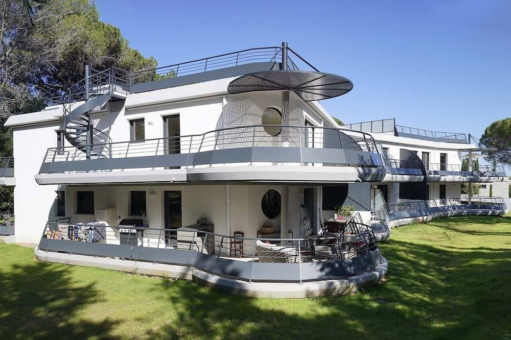 Hervorragende klimatisierte Wohnung, Glasfaser, Swimmingpool und Garage 1