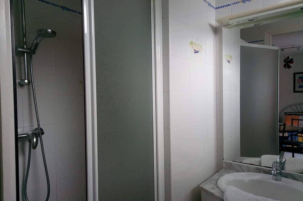 Foto 2 von 30: Gîte \" Le Gabion \"-Gîte-Ensuite mit Dusche-Blick auf das Wahrzeichen
