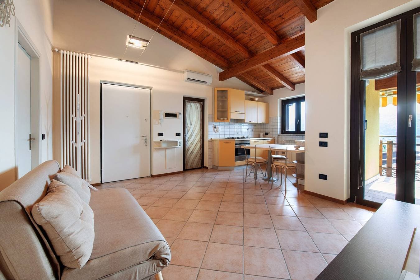 Foto 7 von 21: Ferienwohnung 'Miralago Marone' mit Seeblick, privatem Balkon und Wi-Fi