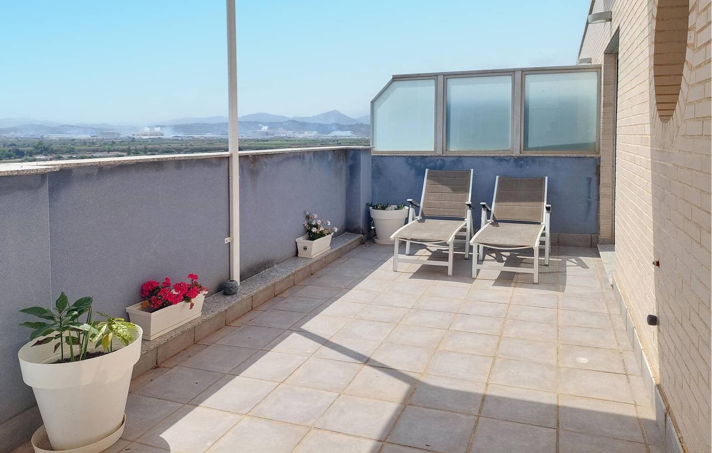 Foto 12 von 23: Apartment mit Meerblick, Pool und Terrasse