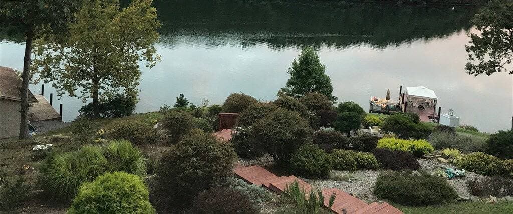 Foto 7 von 38: 5 Sterne Nette & Gemütliche Hütte, Atemberaubende Aussicht, No Wake Cove, Boote verfügbar,