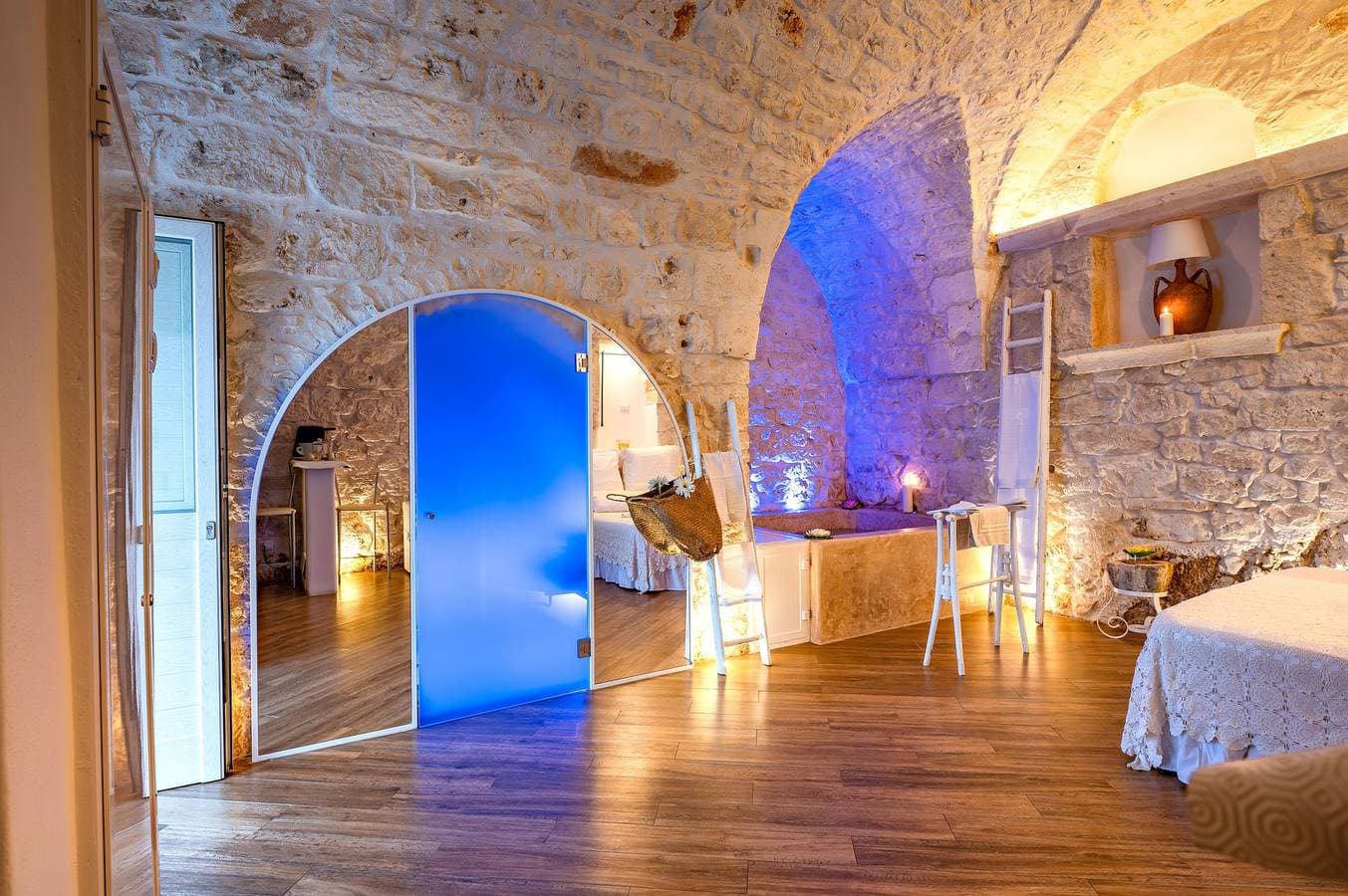Foto 12 von 21: Ferienwohnung "Suite Nino - Ceglie Messapica" mit Privatem Innenpool, Whirlpool und WLAN