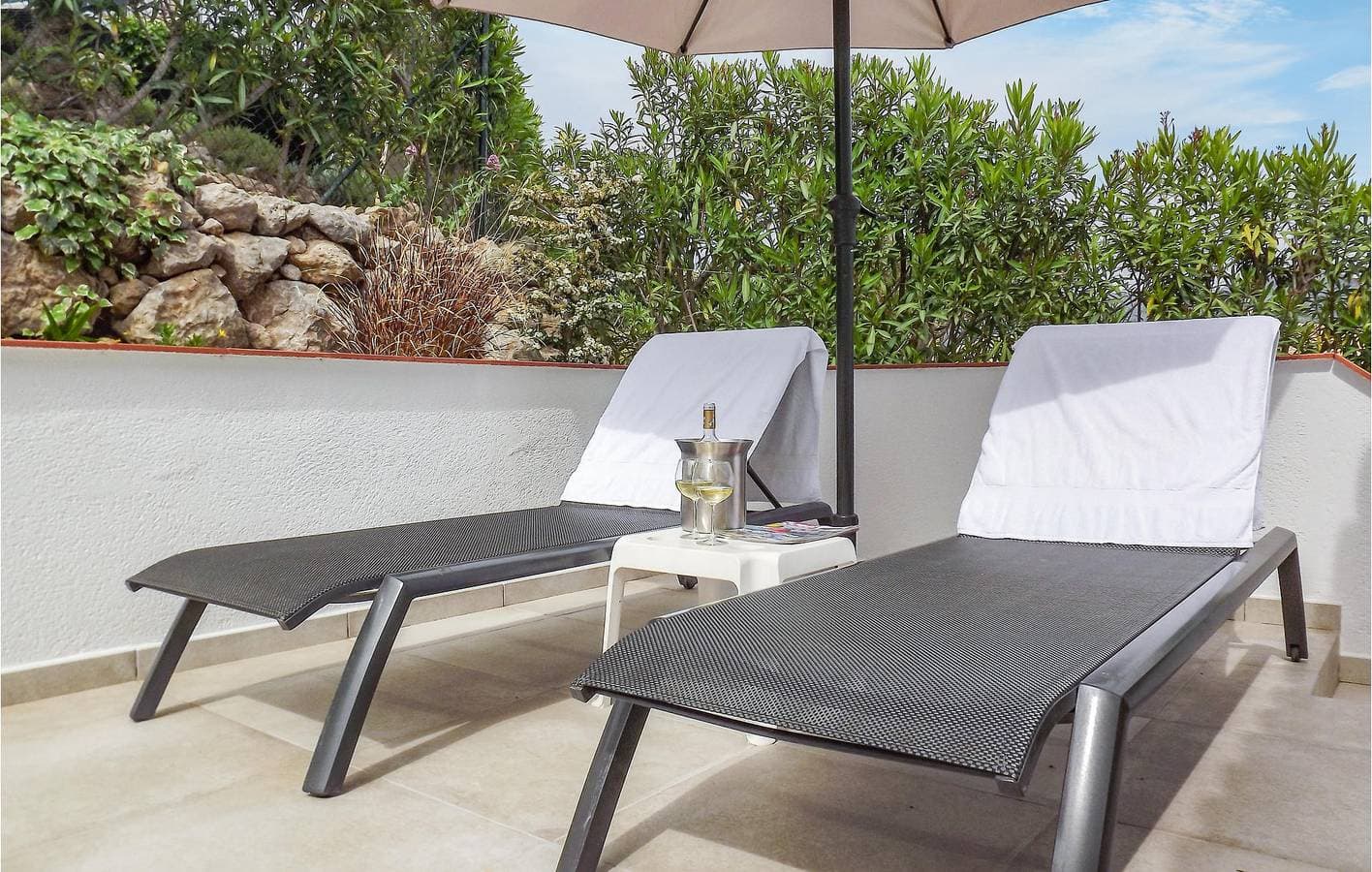 Foto 7 von 23: Meerblick 2BR Apartment mit Parkplatz & Pool in Orba