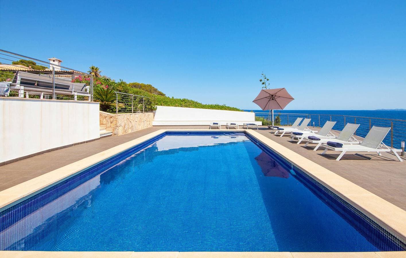 Foto 13 von 57: Apartment mit Meerblick, Pool und Küche in der Nähe des Strandes Cala Pi