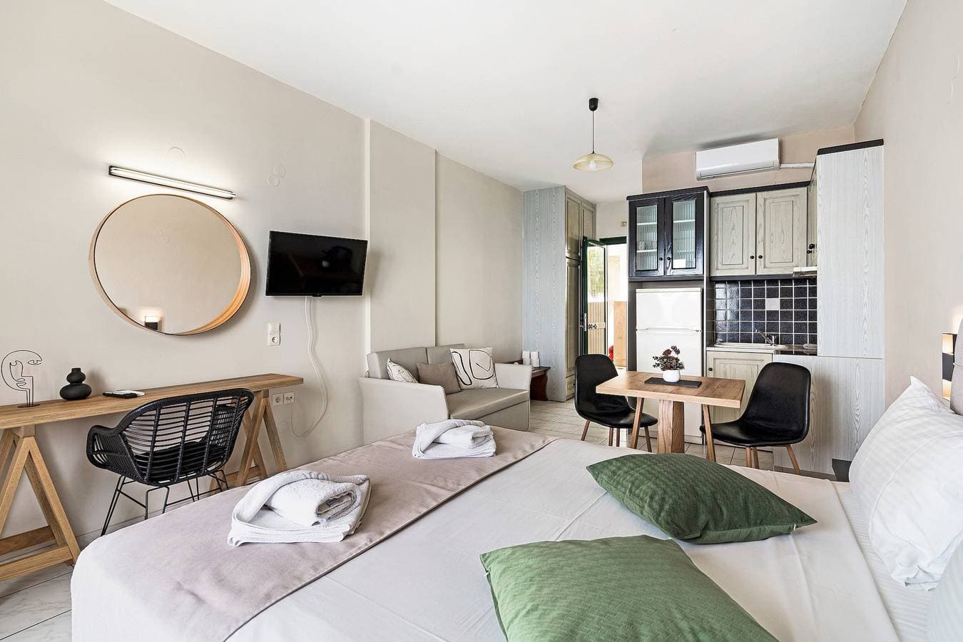 Foto 5 von 32: Ferienwohnung'Sunset Premium Studio B' mit Meerblick, Gemeinschaftspool und WLAN