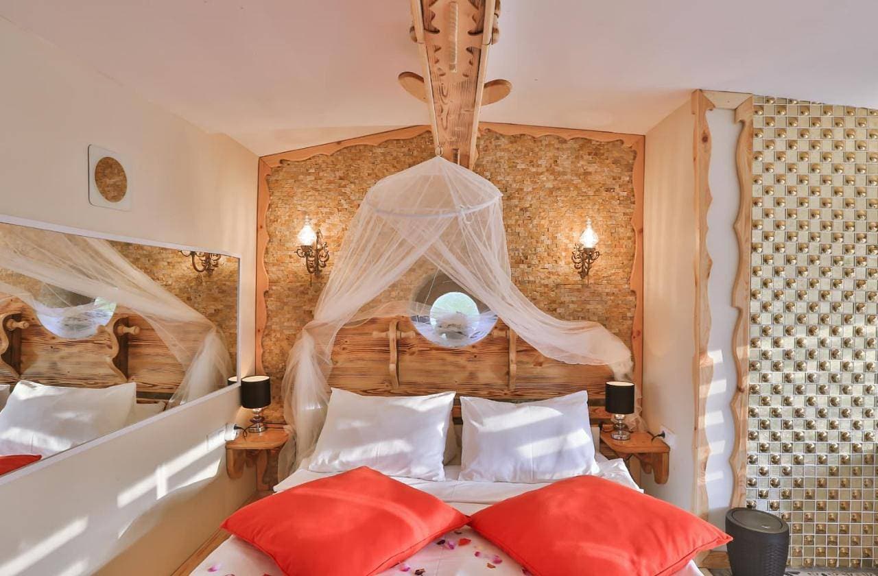 Foto 8 von 16: Deluxe Suite with Spa Bath and Fireplace Heater