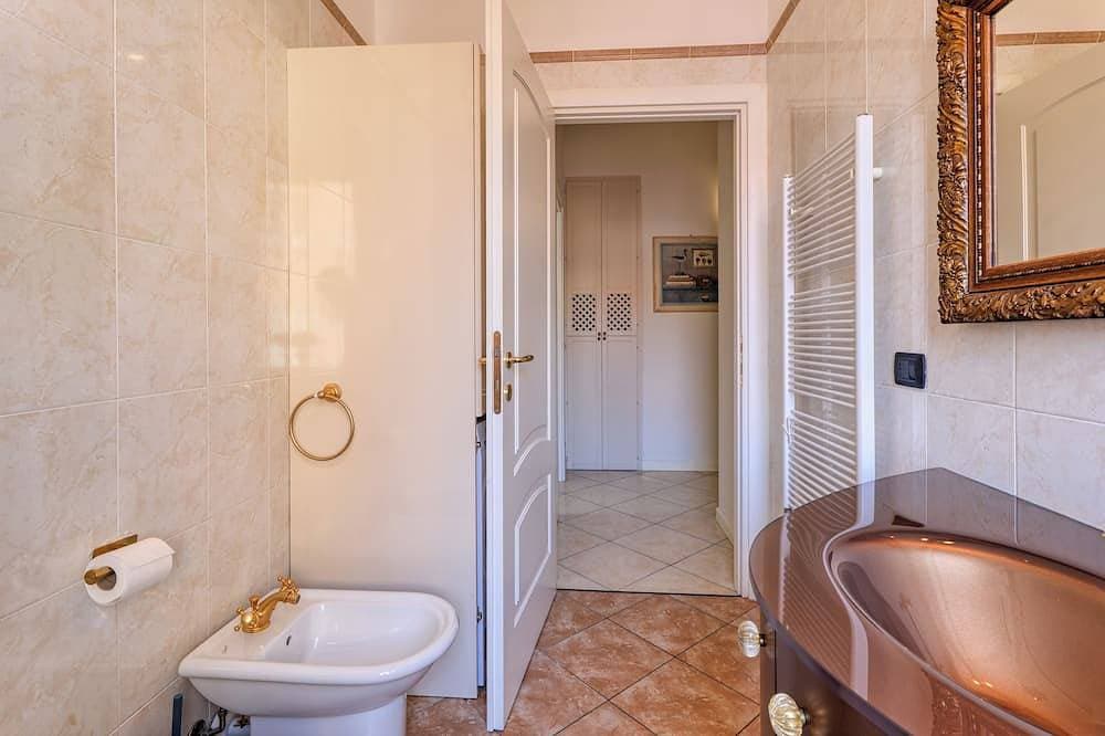 Foto 12 von 26: Palm House apartment in elegant, central setting, a few steps from the sea.
