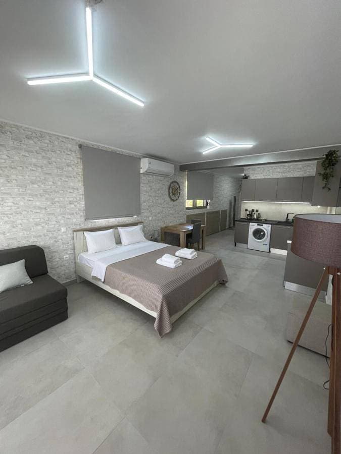 AVR Airport Deluxe Suites 6 AIRPORT FREE SHUTLE 1