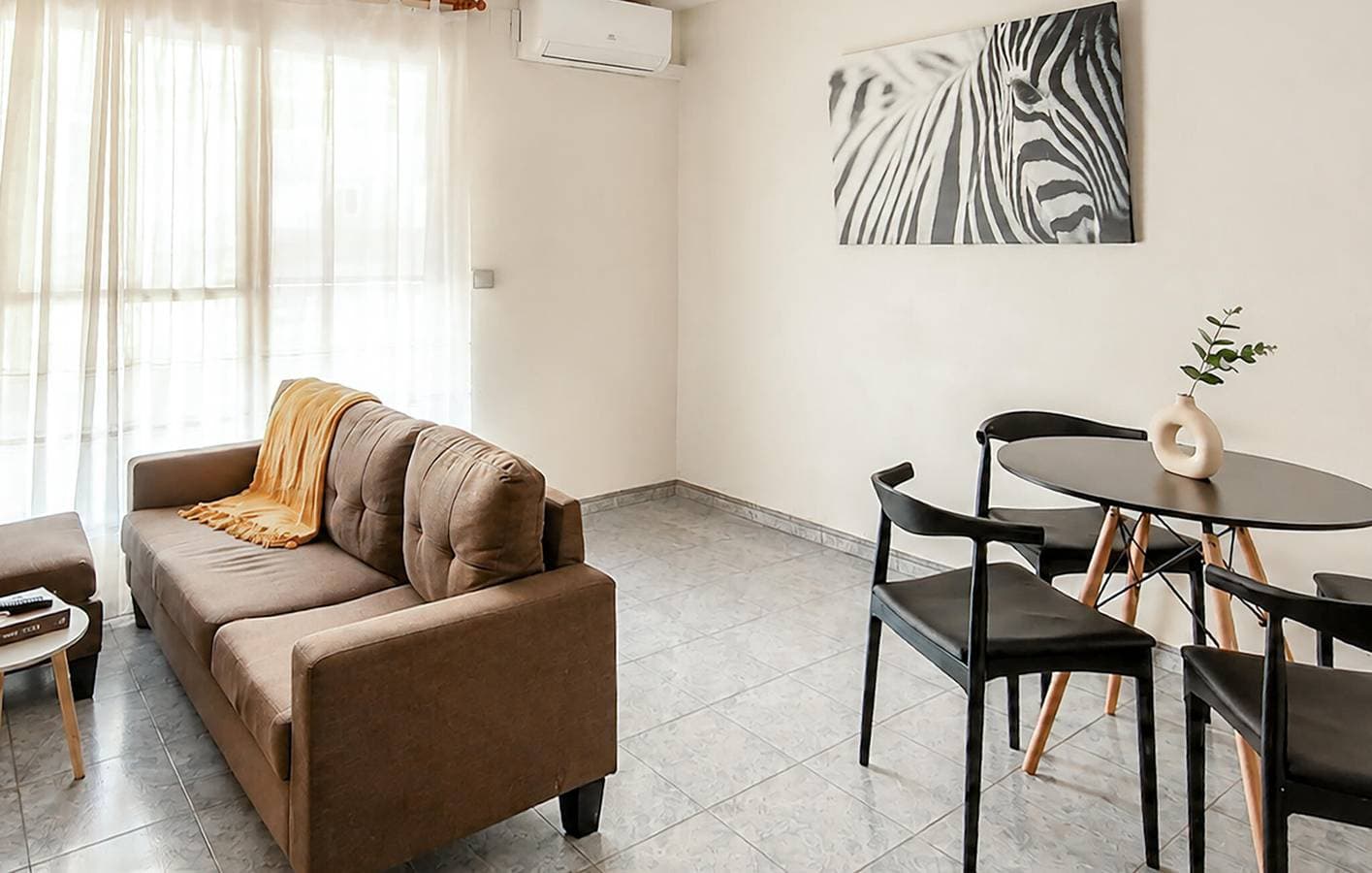 Foto 7 von 16: Moderne 70qm Wohnung: AC, Parkplatz, Terrasse, 100m zur Playa Masbó