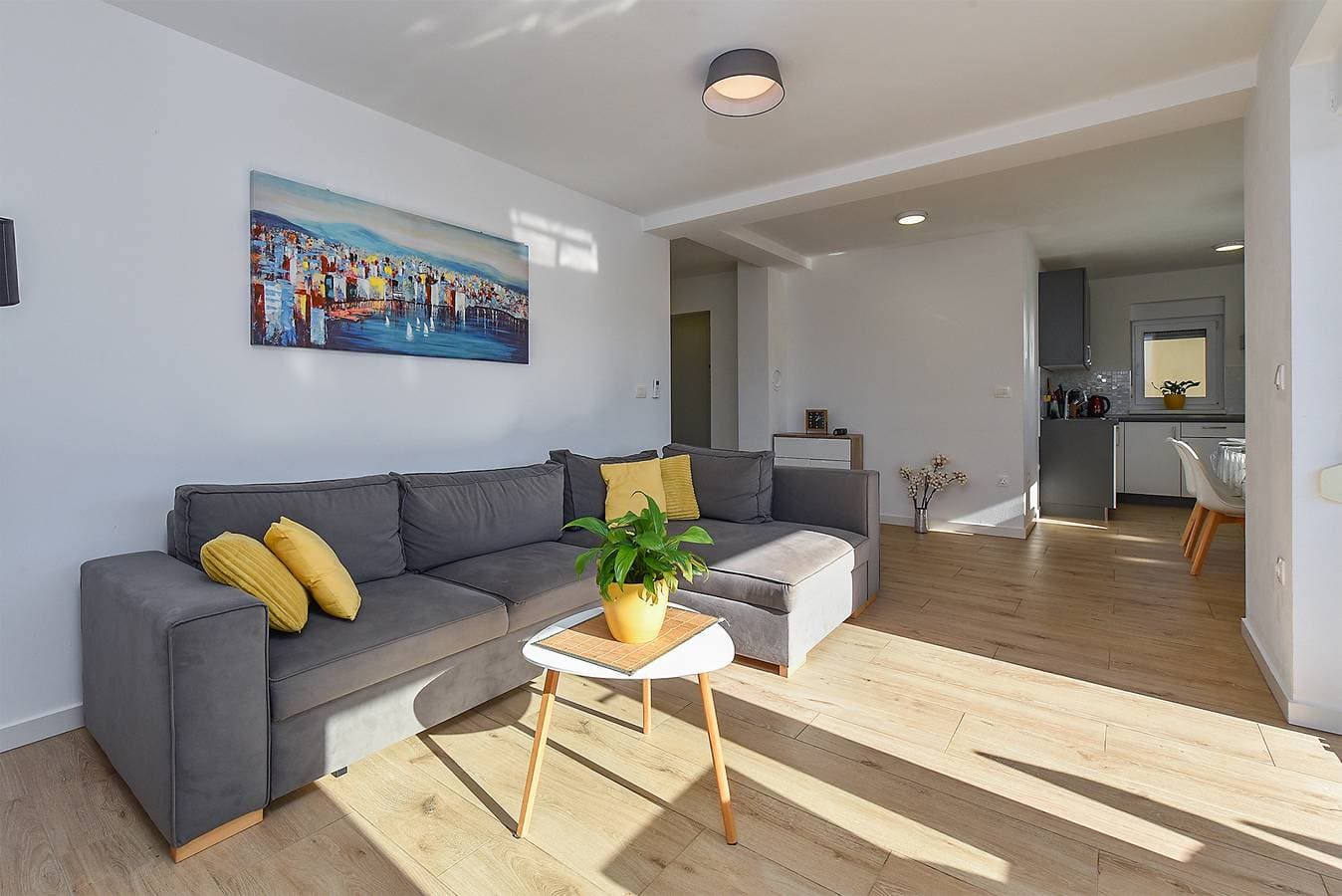 Foto 11 von 28: Ferienwohnung für 6 Personen mit Terrasse