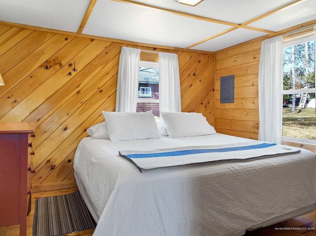 Foto 8 von 19: Lakefront Cabin on Rangeley Lake: Sauna & views