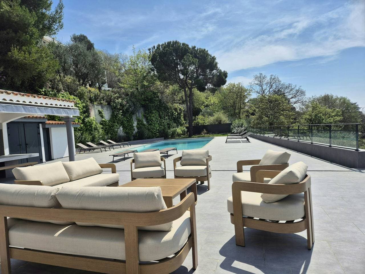 Foto 4 von 31: Moderne Villa auf den Anhöhen von Nizza