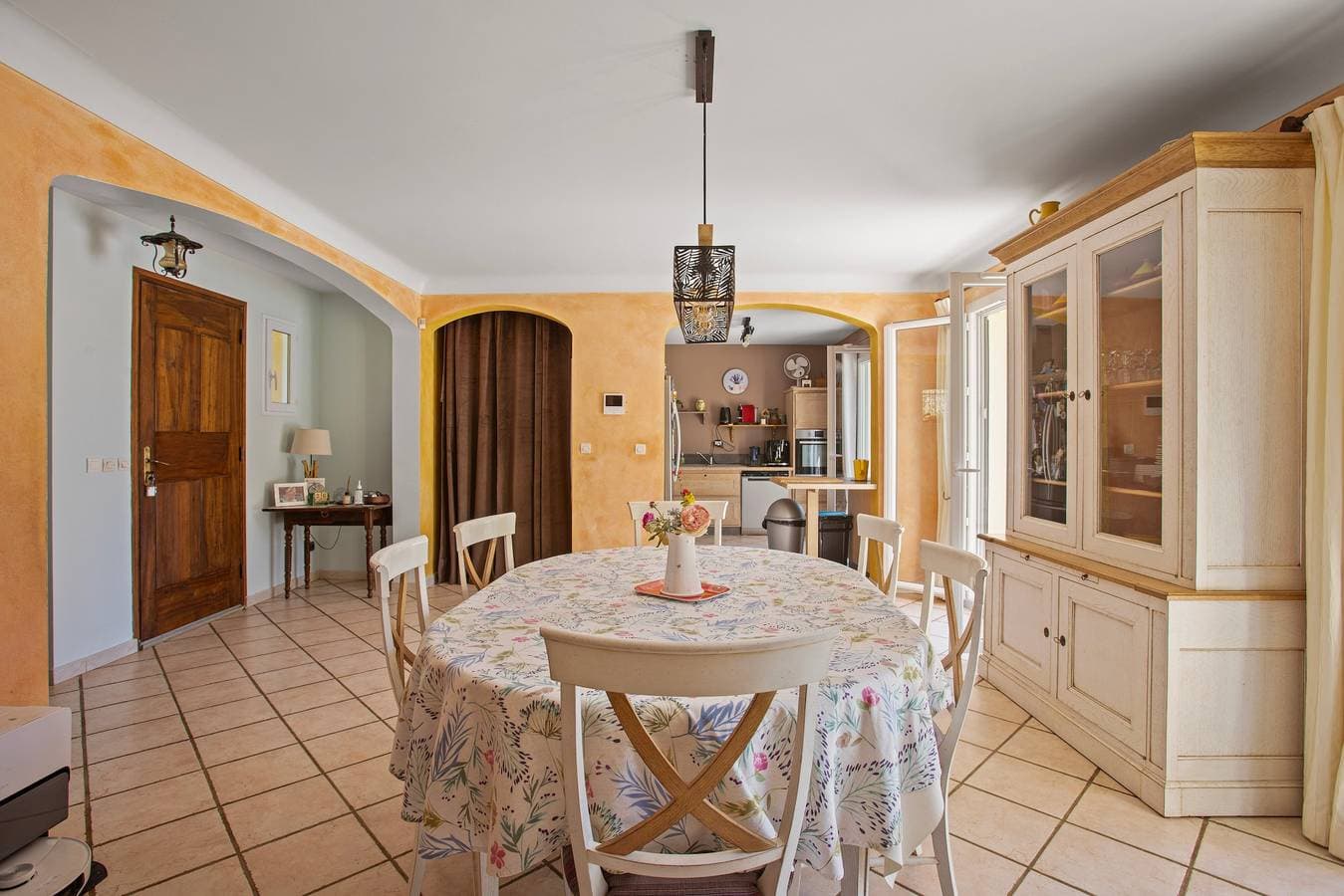 Foto 5 von 21: Gästezimmer „Villa Same“ mit privatem Pool, WLAN und Klimaanlage