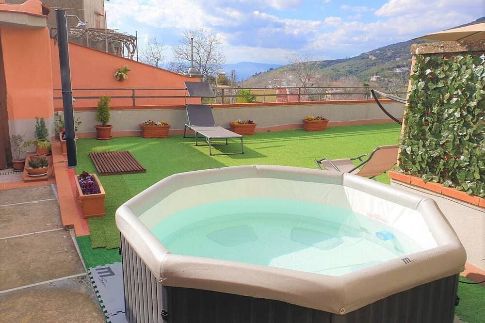 Die Mispel, Private newly-refurbished 3 bedroom apartment with large terrace, air-conditioning, outd... 1