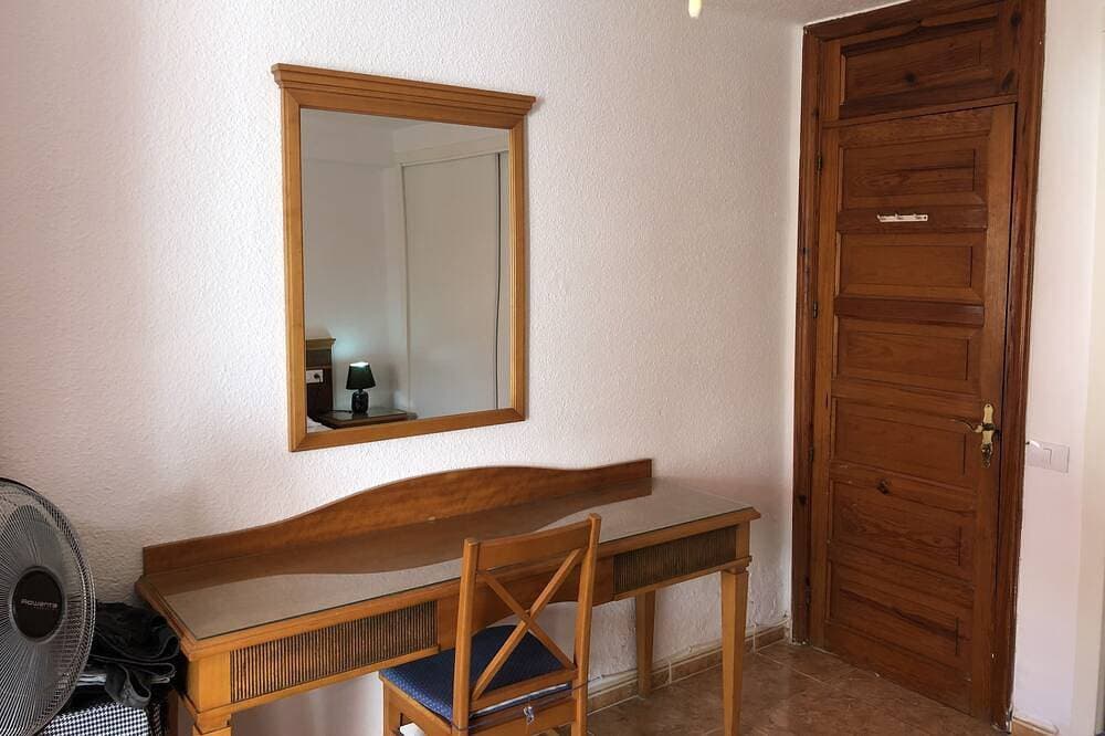 Foto 9 von 22: S. Parque Santiago 1-1 bed-pool-easy access. Sunny