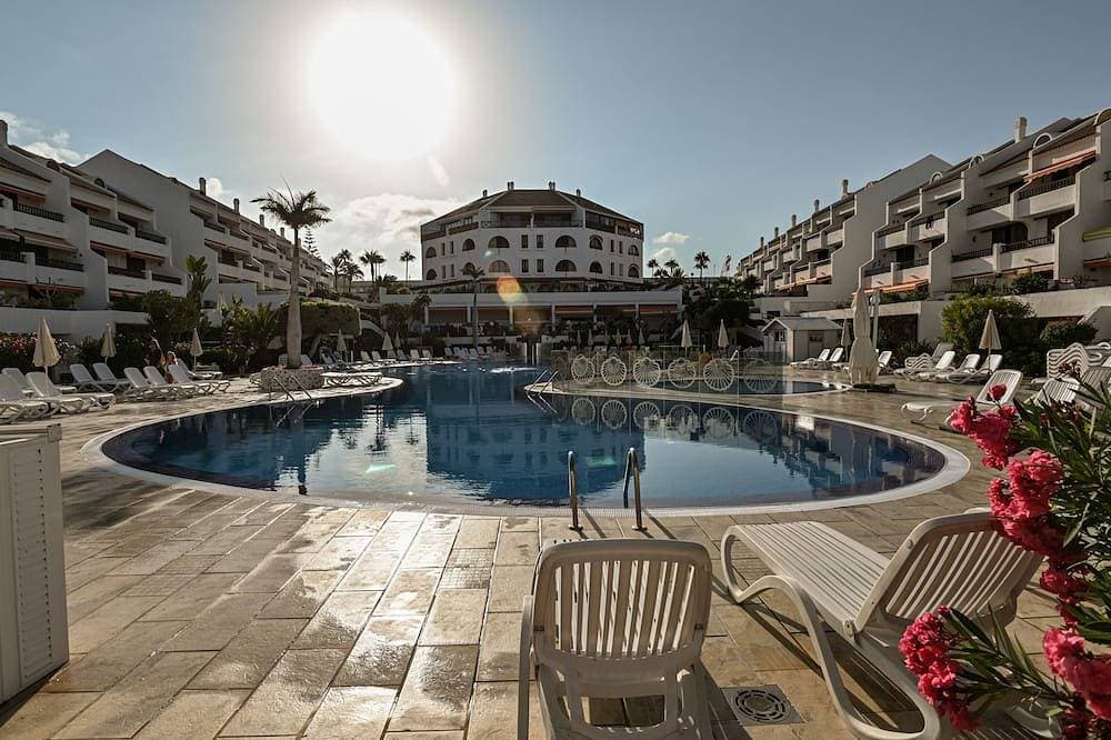 Foto 11 von 22: S. Parque Santiago 1-1 bed-pool-easy access. Sunny
