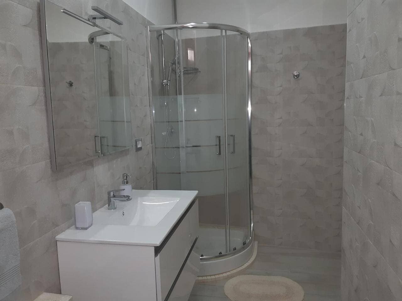 Foto 9 von 12: Double Room with Private Bathroom