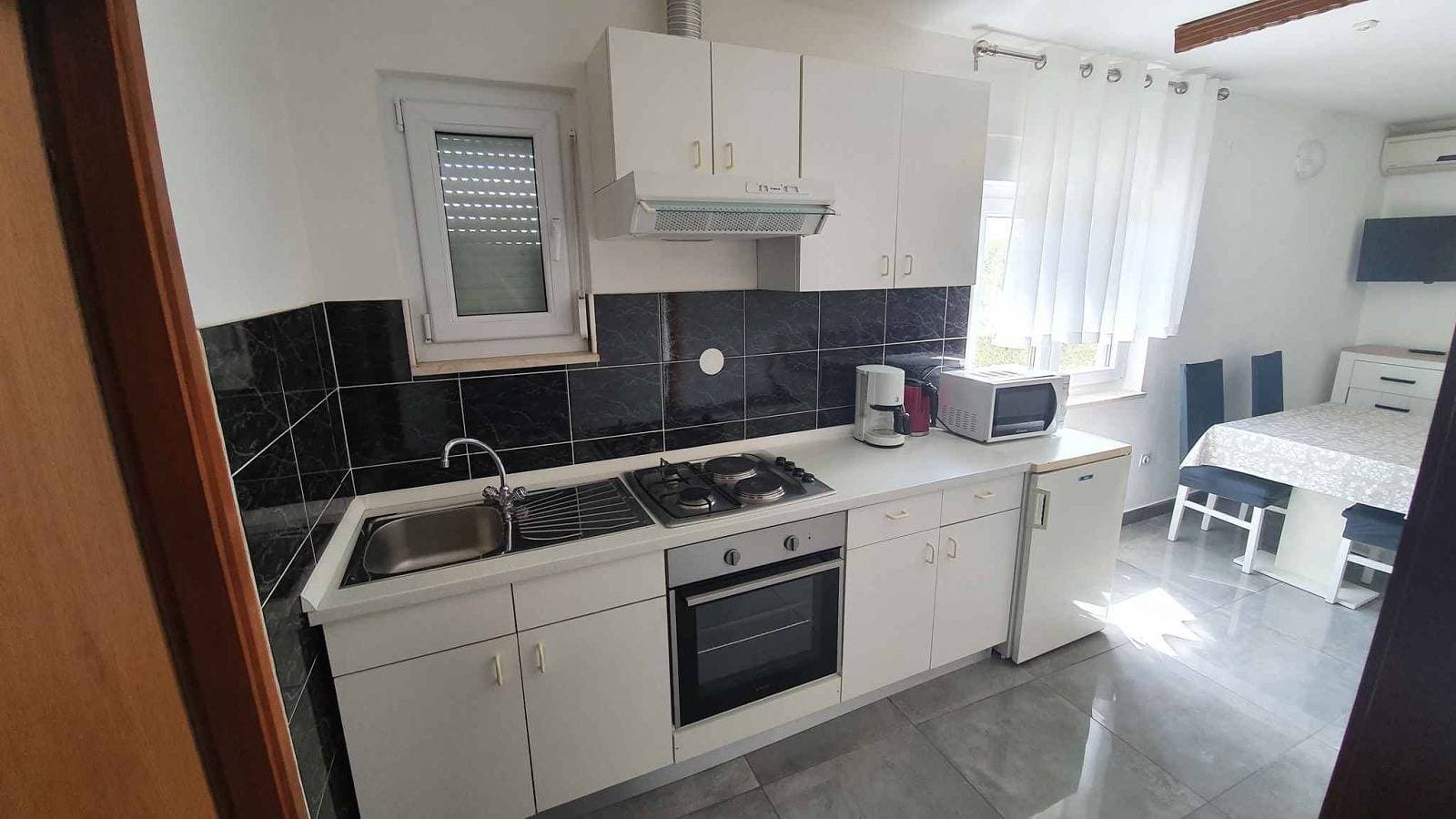 Foto 7 von 20: Ferienwohnung in Ljubač mit Meerblick, Balkon, Klimaanlage, W-Lan (809-3)