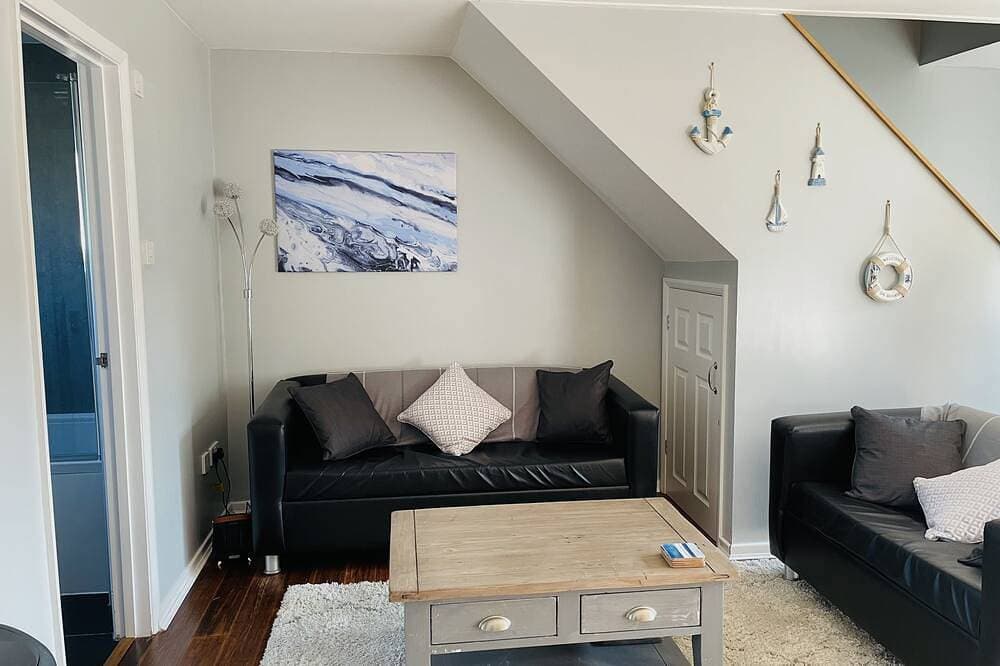 The Beach House, Suffolk Coast,<br>Beach access from site & covered heated pool 1