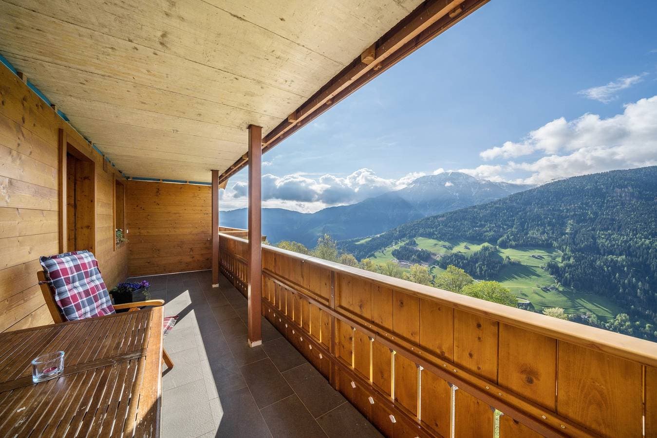 Foto 3 von 17: Ferienwohnung 'Matscherhof Nikolaus' mit Bergblick, Gemeinschaftsgarten und Balkon
